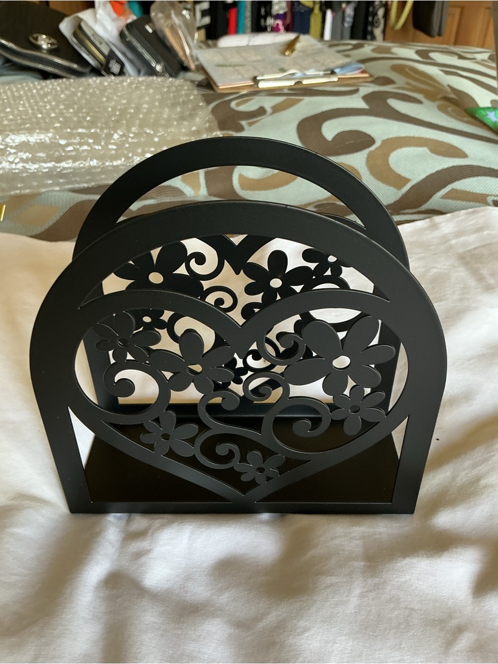 Heart Metal Napkin Holder in Black - Picture 3 of 3